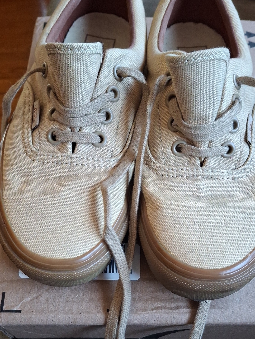 Vans Woman/ Mens Low-Top Vans  Sneakers in Tan